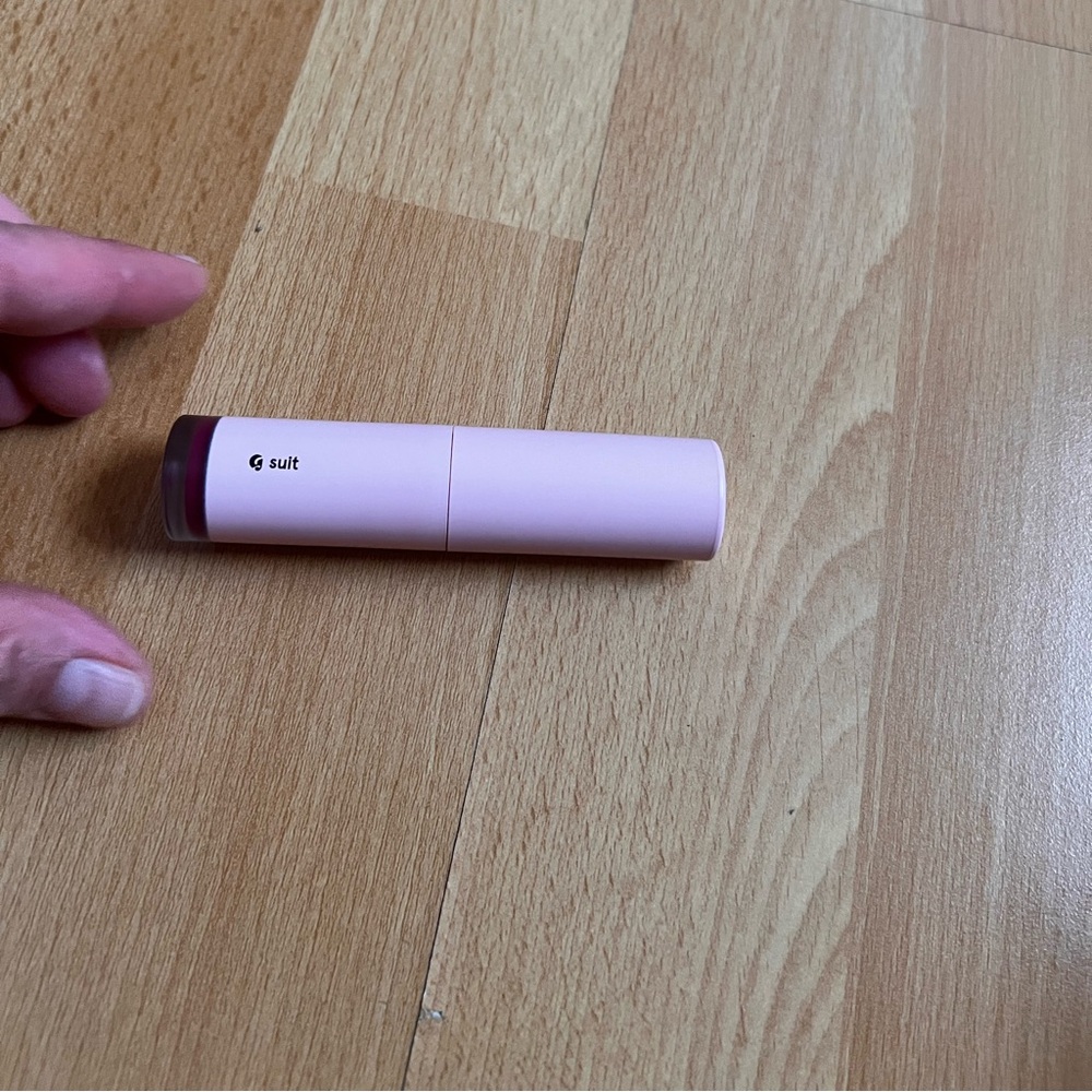 New,Glossier G Suit Soft Touch Matte Liquid Lip Crème Color:Tempo fucshia berry. - Picture 2 of 5